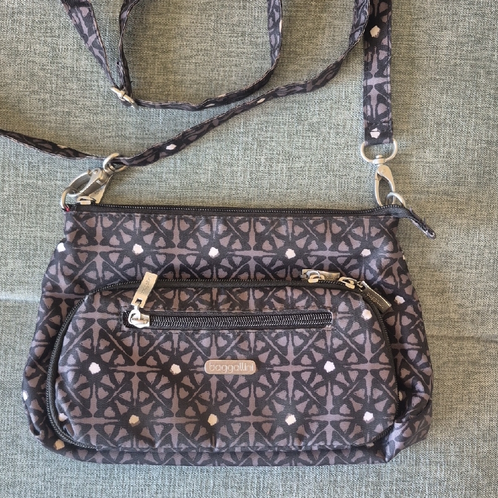 Baggallini Original Everyday Bag Geometric Black and Gray Crossbody Bag